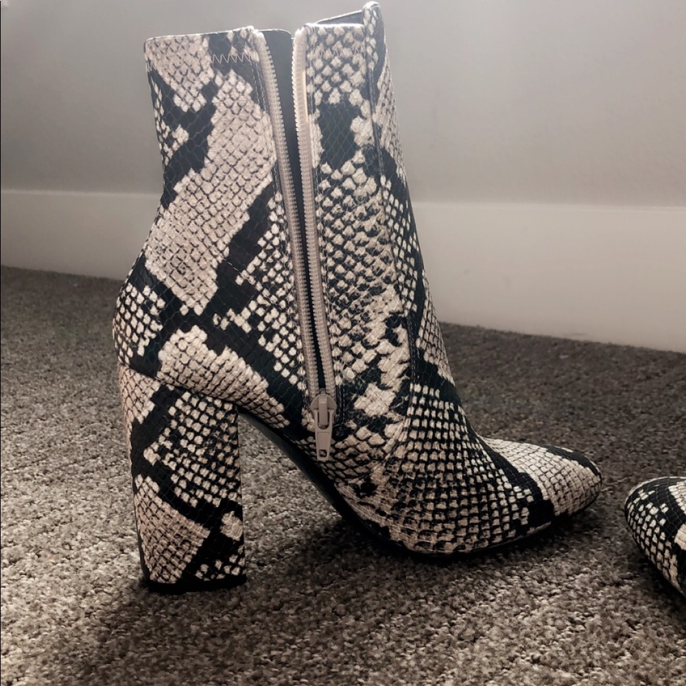 ALDO Snakeskin booties - Picture 3 of 5